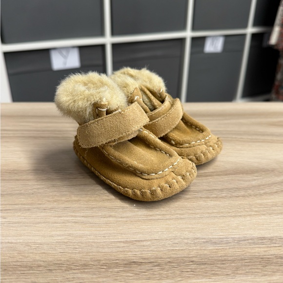 Toddler Fur Lined Suede Leather Moccasins With rubber Sole - Picture 2 of 6